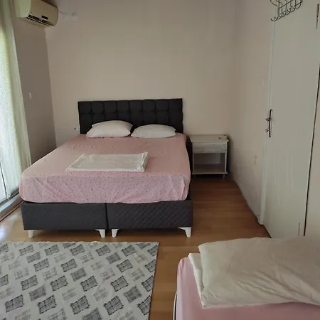 Garden Prizma Rooms&aparts בית אירוח