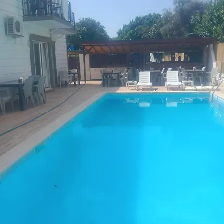Garden Prizma Rooms&aparts בית אירוח